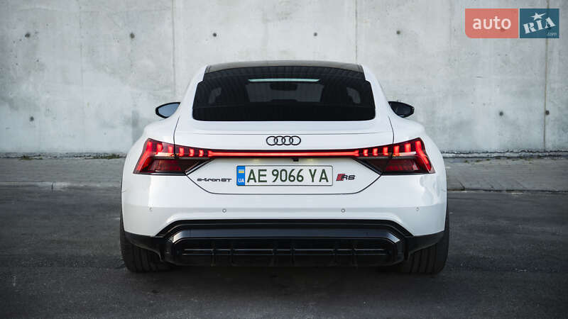 Лифтбек Audi e-tron GT 2021 в 