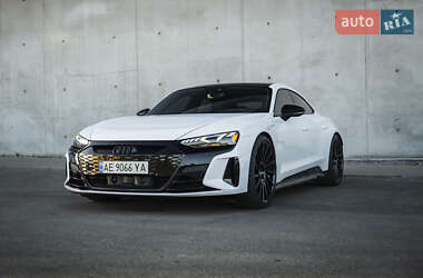 Лифтбек Audi e-tron GT 2021 в 