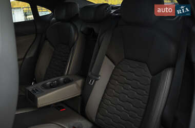 Лифтбек Audi e-tron GT 2021 в 