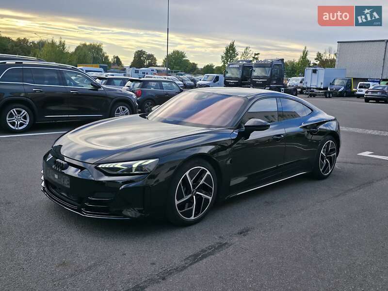 Лифтбек Audi e-tron GT 2023 в 