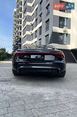 Лифтбек Audi e-tron GT 2021 в 