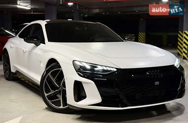 Лифтбек Audi e-tron GT 2022 в 
