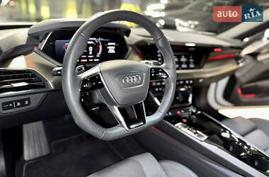 Лифтбек Audi e-tron GT 2022 в 