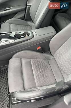 Лифтбек Audi e-tron GT 2022 в 