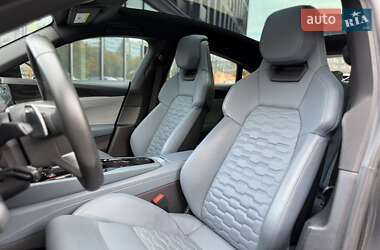 Лифтбек Audi e-tron GT 2022 в 