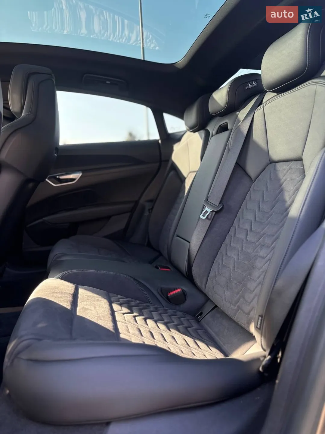 2022 Audi e-tron GT - мініатюра 22
