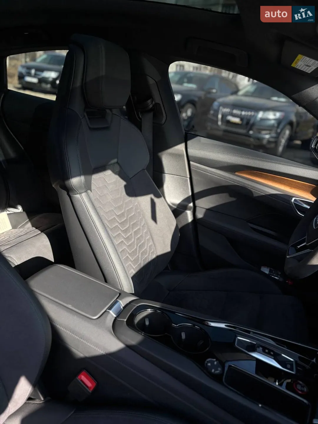 2022 Audi e-tron GT - мініатюра 40