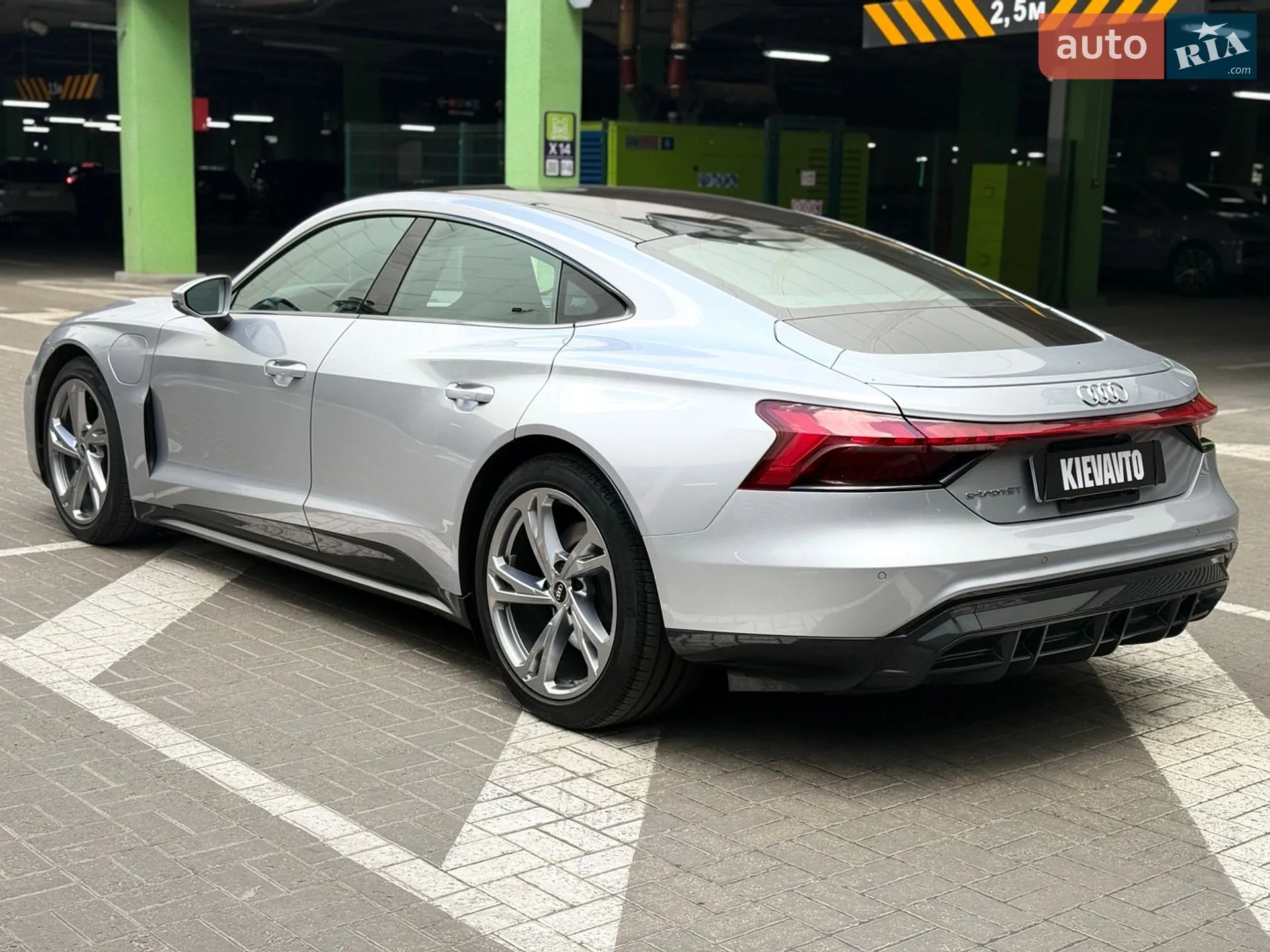 2022 Audi e-tron GT - мініатюра 6