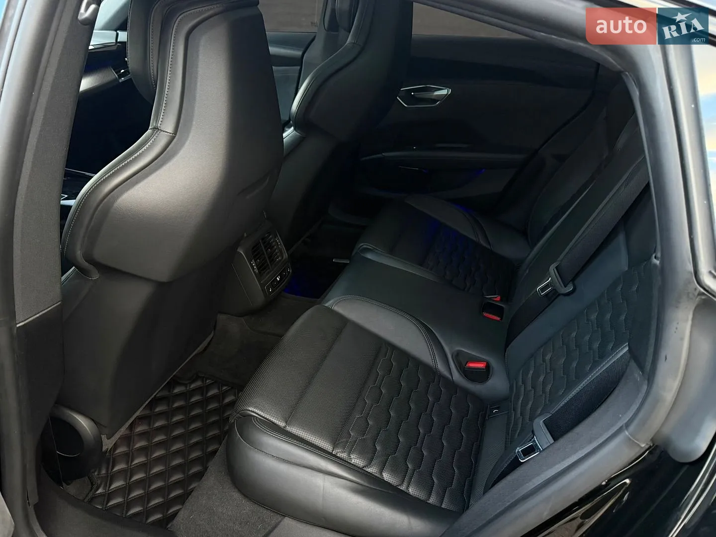 2021 Audi e-tron GT - мініатюра 27