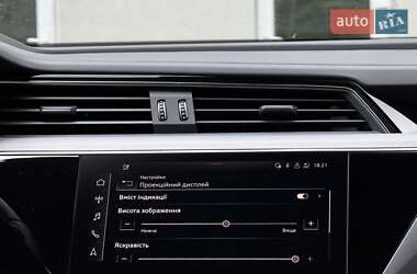 Позашляховик / Кросовер Audi e-tron S Sportback 2021 в 