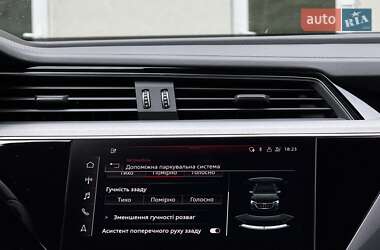 Позашляховик / Кросовер Audi e-tron S Sportback 2021 в 