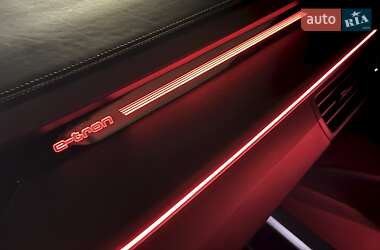 Позашляховик / Кросовер Audi e-tron S Sportback 2021 в 