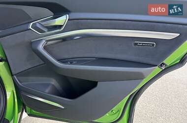 Позашляховик / Кросовер Audi e-tron S Sportback 2022 в 