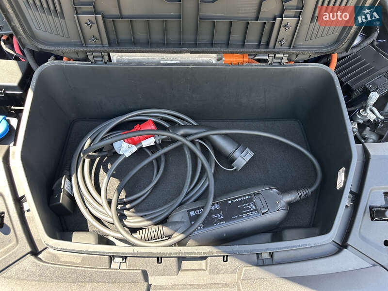 Позашляховик / Кросовер Audi e-tron S Sportback 2020 в Ковелі