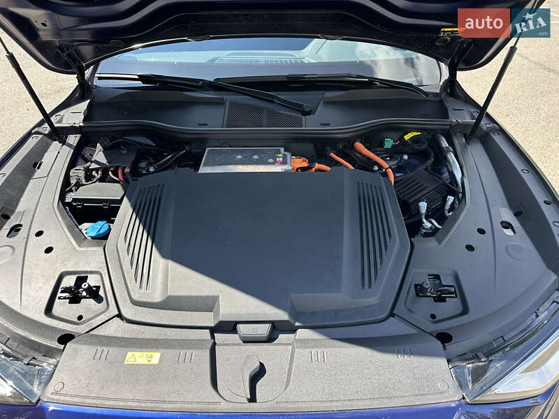 Позашляховик / Кросовер Audi e-tron S Sportback 2020 в Ковелі