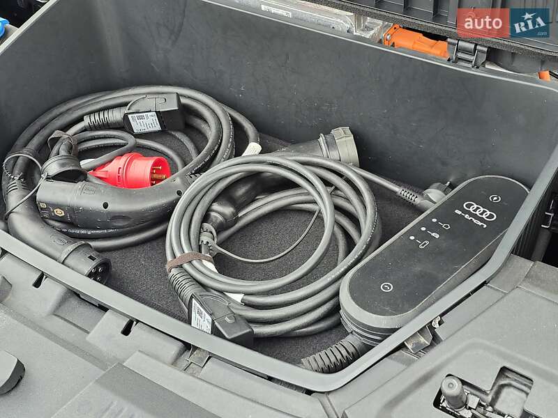 Внедорожник / Кроссовер Audi e-tron S Sportback 2021 в Киеве фото 23 Внедорожник / Кроссовер Audi e-tron S Sportback 2021 в Киеве