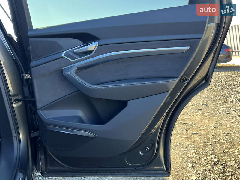 Позашляховик / Кросовер Audi e-tron S Sportback 2022 в Луцьку