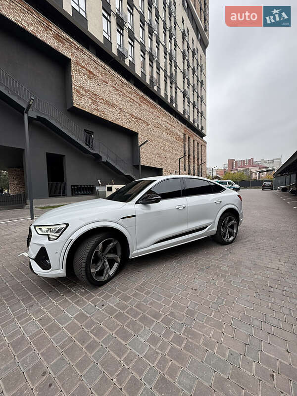 Позашляховик / Кросовер Audi e-tron S Sportback 2022 в Дніпрі