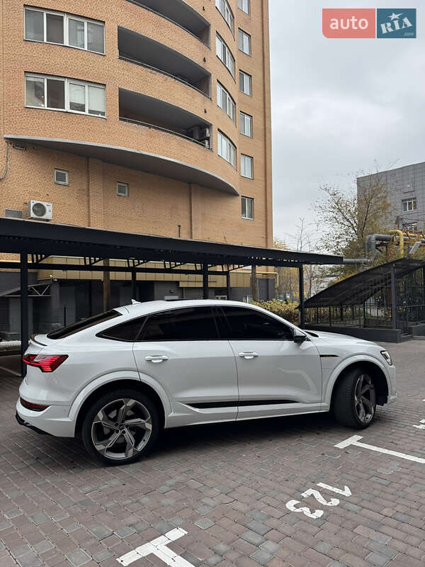 Позашляховик / Кросовер Audi e-tron S Sportback 2022 в Дніпрі