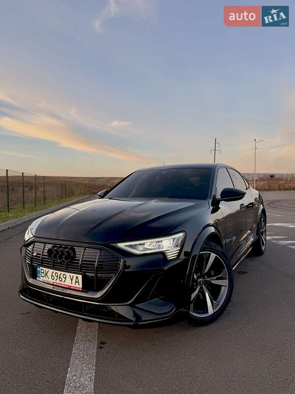 Позашляховик / Кросовер Audi e-tron S Sportback 2022 в Рівному