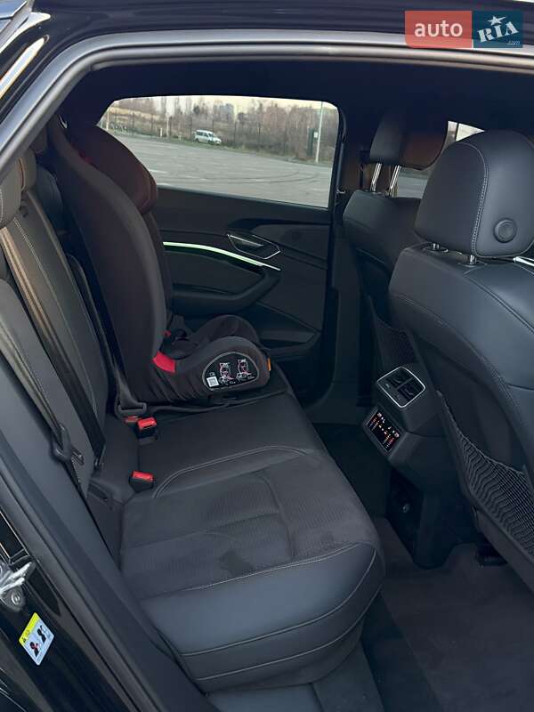 Позашляховик / Кросовер Audi e-tron S Sportback 2022 в Рівному