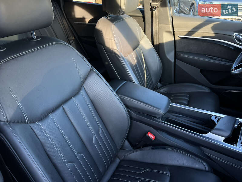 Позашляховик / Кросовер Audi e-tron S Sportback 2022 в Луцьку