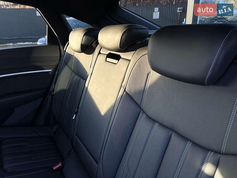 Позашляховик / Кросовер Audi e-tron S Sportback 2022 в Луцьку
