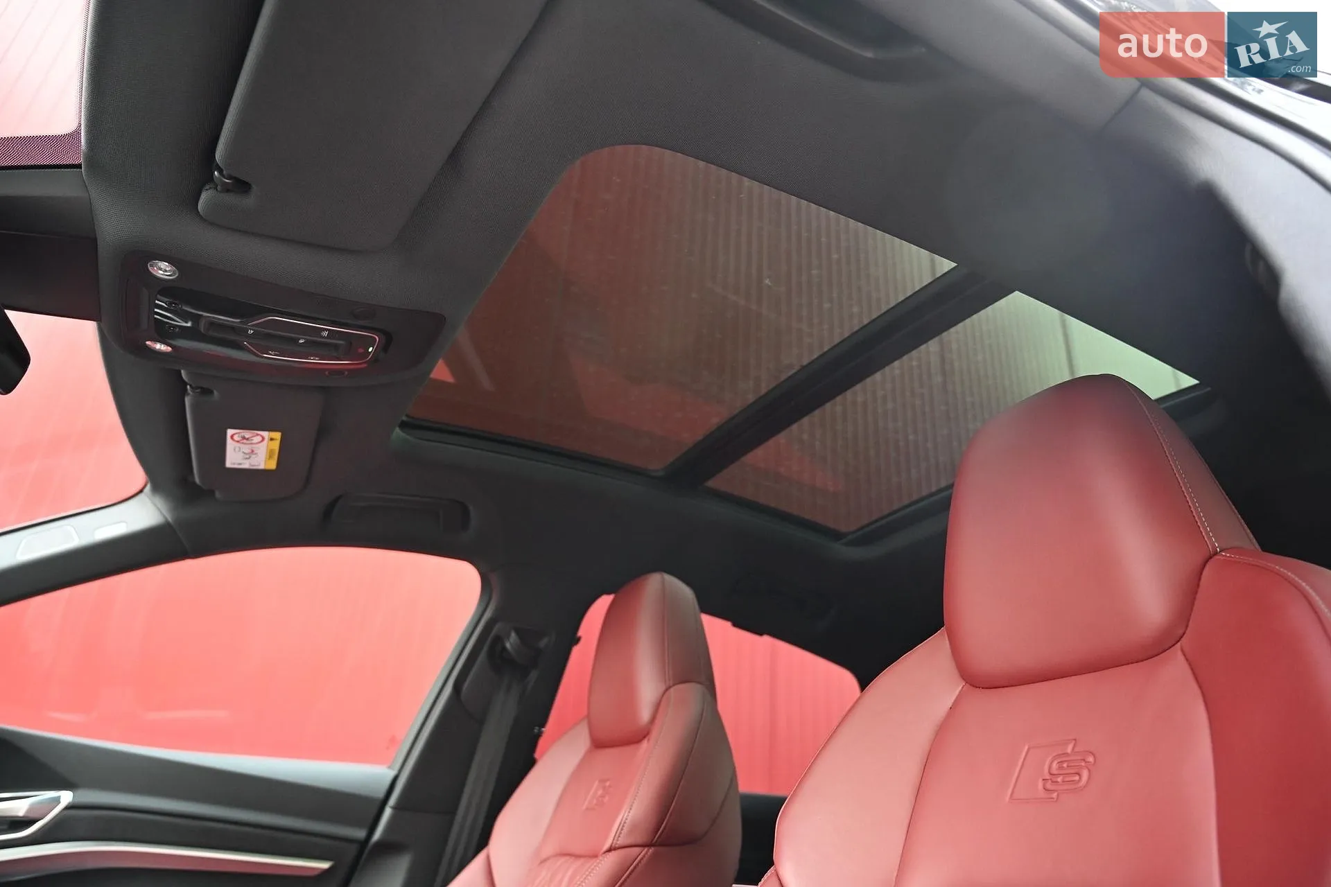 2022 Audi e-tron S Sportback - мініатюра 8