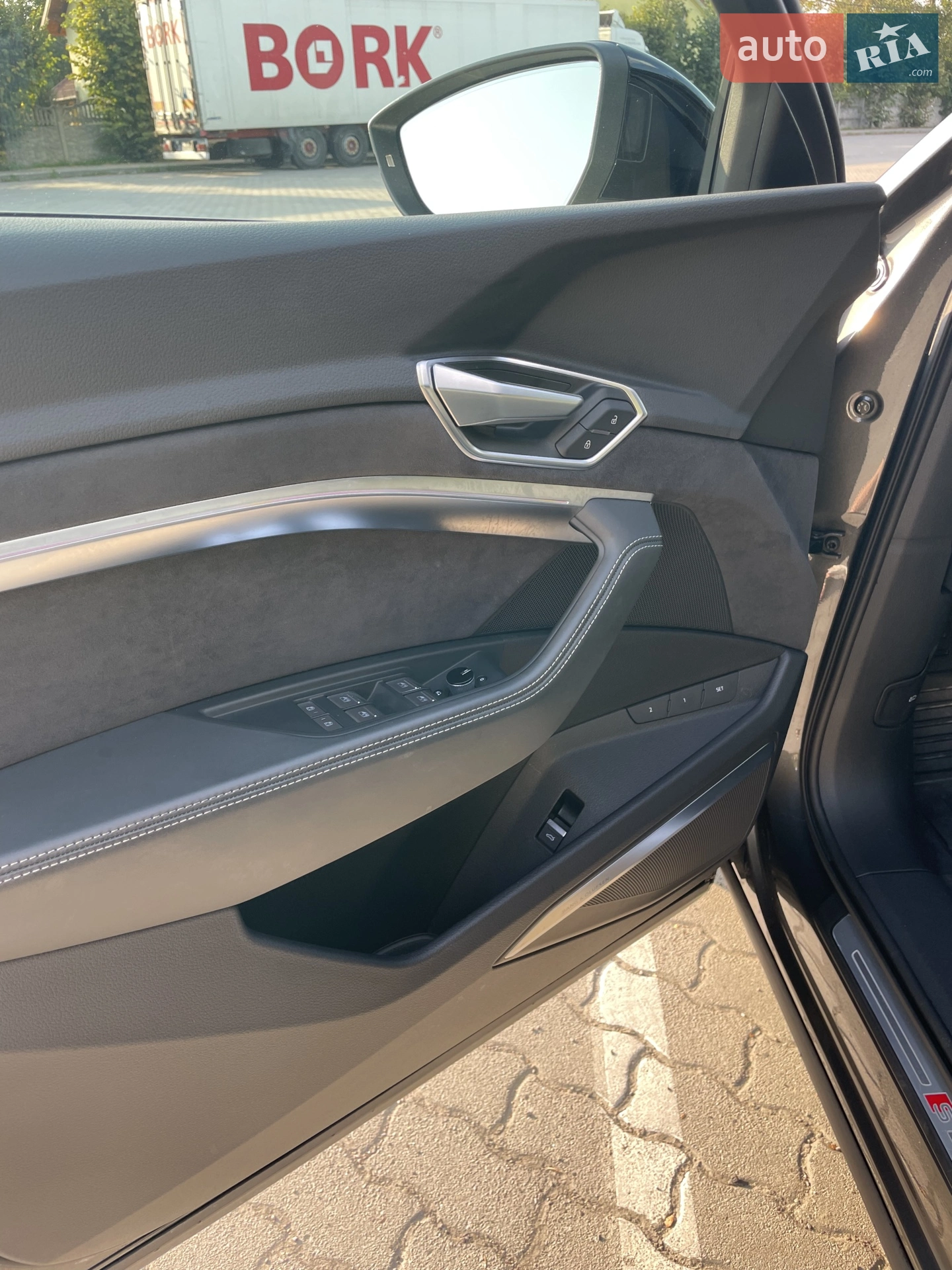 2022 Audi e-tron S - мініатюра 14