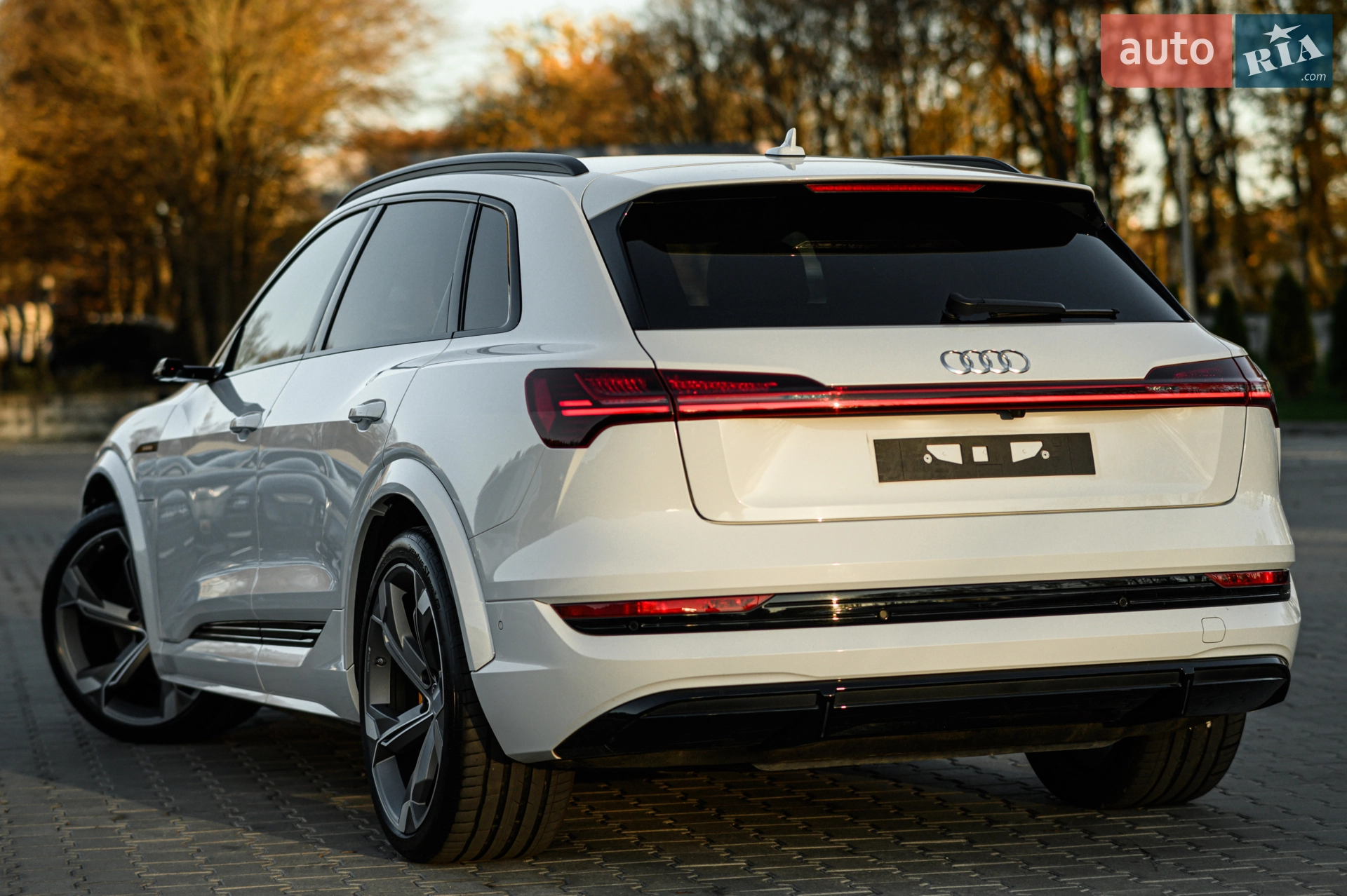 2021 Audi e-tron S - мініатюра 14