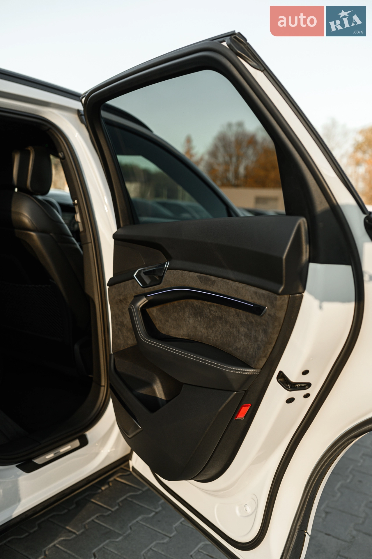 2021 Audi e-tron S - мініатюра 25