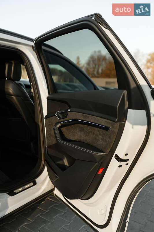 Позашляховик / Кросовер Audi e-tron S 2021 в Львові