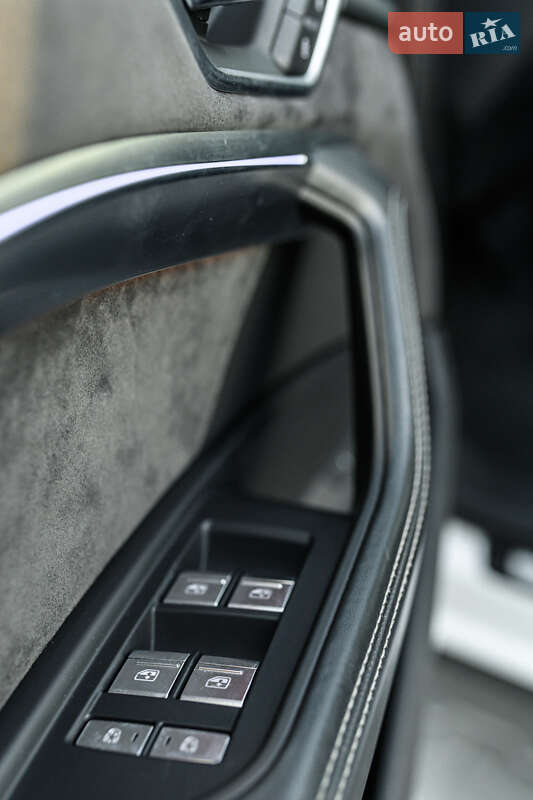 Позашляховик / Кросовер Audi e-tron S 2021 в Львові