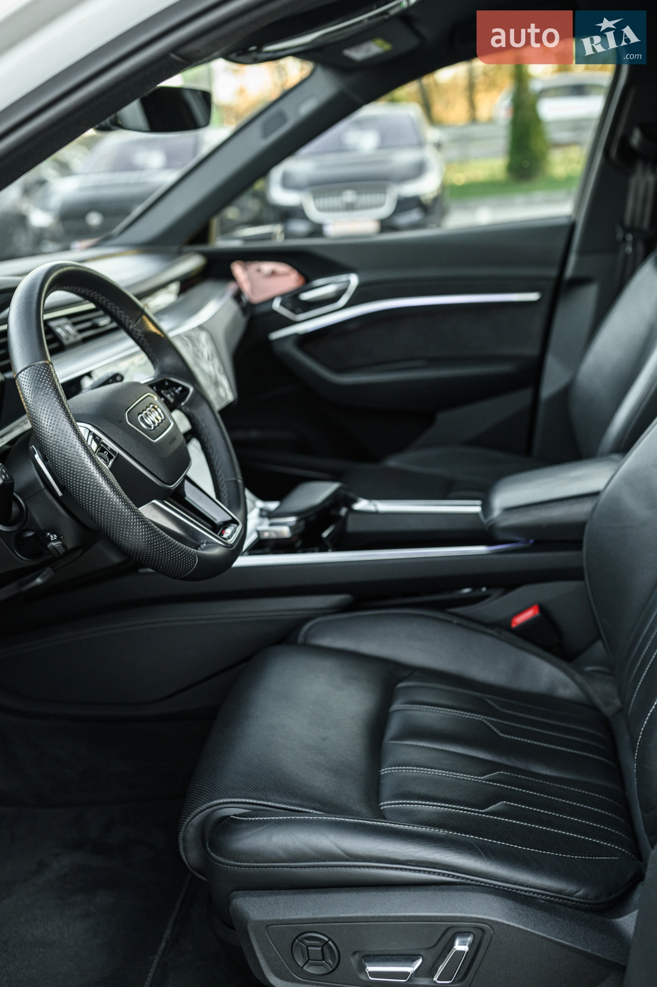 2021 Audi e-tron S - мініатюра 23