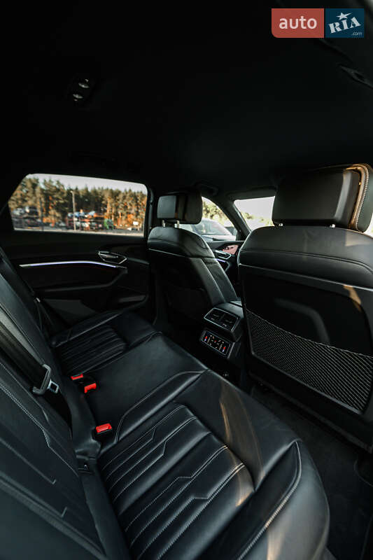 Позашляховик / Кросовер Audi e-tron S 2021 в Львові