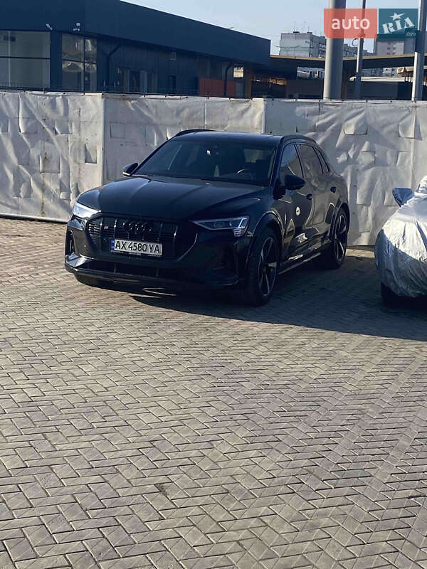 Внедорожник / Кроссовер Audi e-tron S 2022 в 