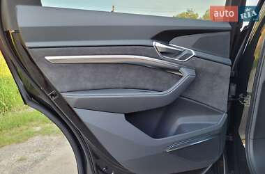 Внедорожник / Кроссовер Audi e-tron S 2022 в 