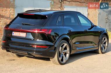Внедорожник / Кроссовер Audi e-tron S 2022 в 