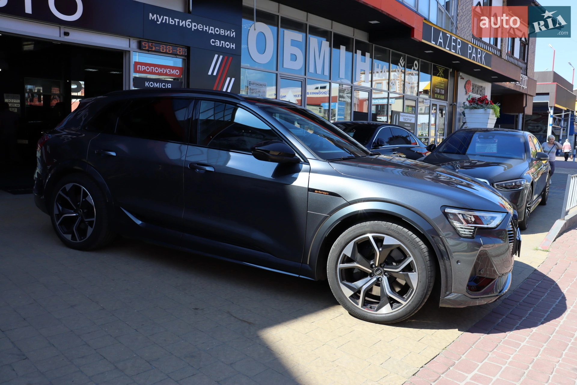 2022 Audi e-tron S - мініатюра 8