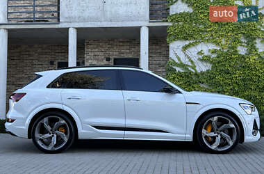 Внедорожник / Кроссовер Audi e-tron S 2022 в 
