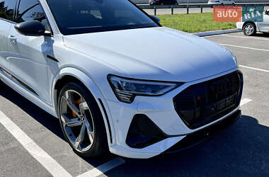 Внедорожник / Кроссовер Audi e-tron S 2022 в 