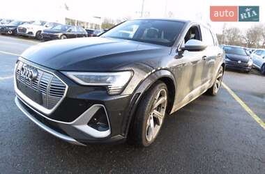 Позашляховик / Кросовер Audi e-tron S 2021 в  фото 24 Позашляховик / Кросовер Audi e-tron S 2021 в