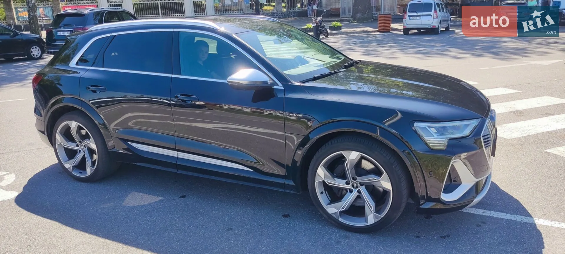 2021 Audi e-tron S - мініатюра 11