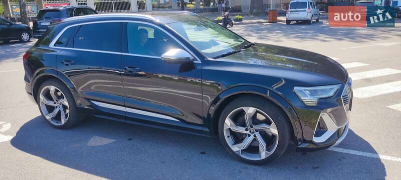 Позашляховик / Кросовер Audi e-tron S 2021 в Вінниці