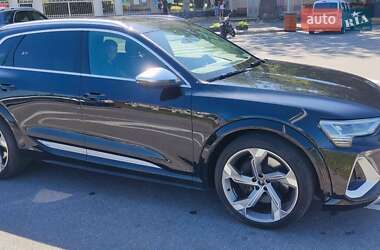 Позашляховик / Кросовер Audi e-tron S 2021 в  фото 11 Позашляховик / Кросовер Audi e-tron S 2021 в