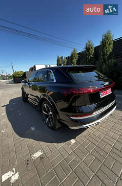 Внедорожник / Кроссовер Audi e-tron S 2021 в 