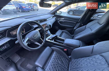 Позашляховик / Кросовер Audi e-tron S 2022 в 