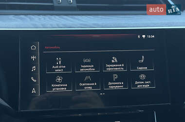 Позашляховик / Кросовер Audi e-tron S 2022 в 