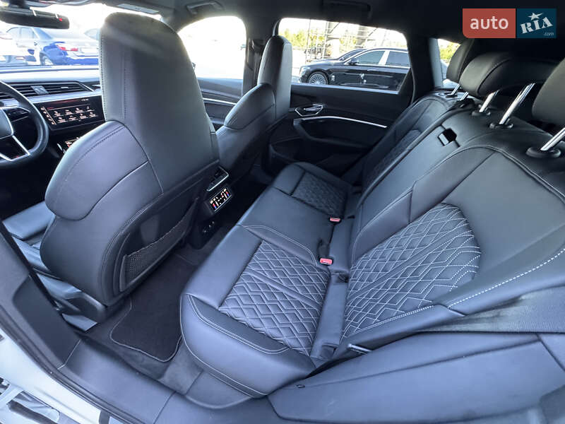 Позашляховик / Кросовер Audi e-tron S 2022 в Києві