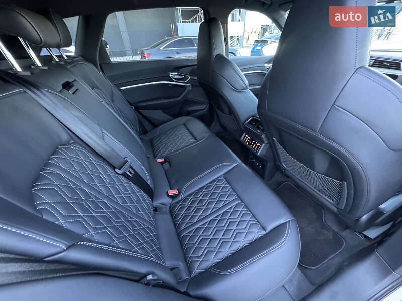 Позашляховик / Кросовер Audi e-tron S 2022 в Києві